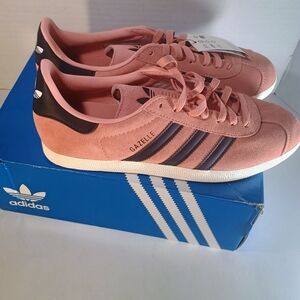 Men’s sz 10 Adidas Originals Gazelle Athletic Shoe Suede Sneaker GLO/PNK
